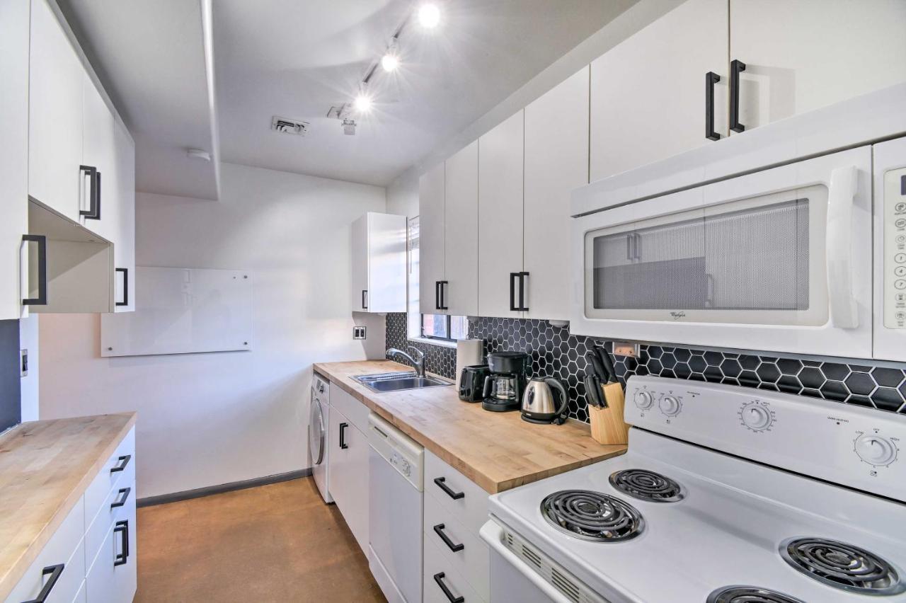 Holiday home Getaway With Patio, Near Roosevelt Row!